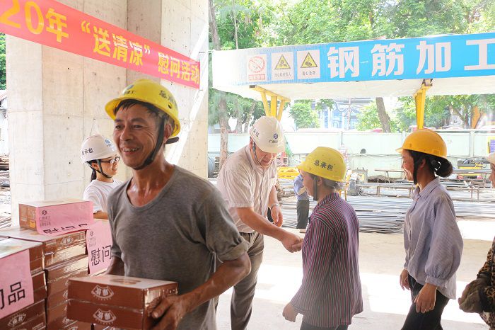 區(qū)工業(yè)設(shè)計(jì)院住宅項(xiàng)目送清涼。張釗林 攝.JPG