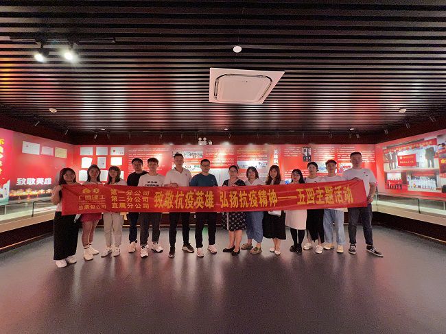 合影留念。黃琛晗 攝（修圖）.jpg