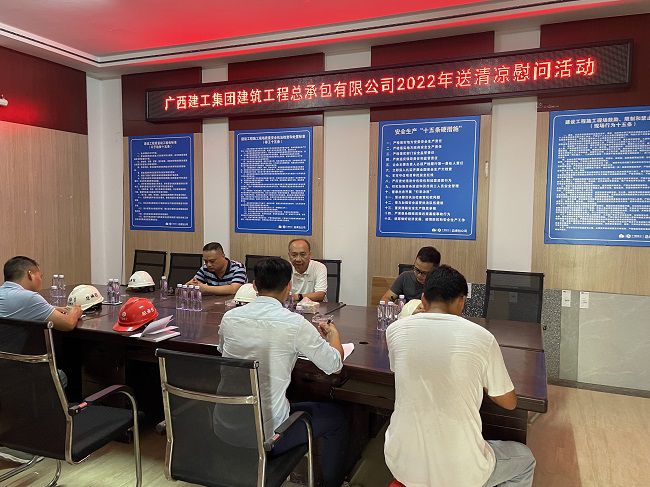 （修圖）座談會(huì)現(xiàn)場(chǎng)。容芝雅 攝.jpg